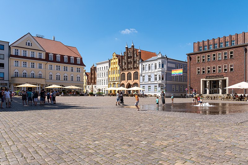 File:Stralsund-Alter Markt-WUS01619.jpg