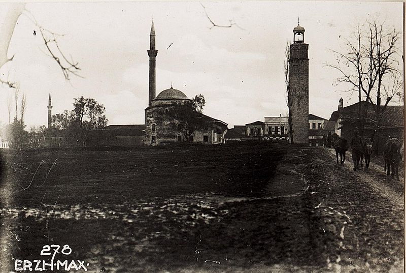 File:Strasse in Tirana. (BildID 15571771).jpg