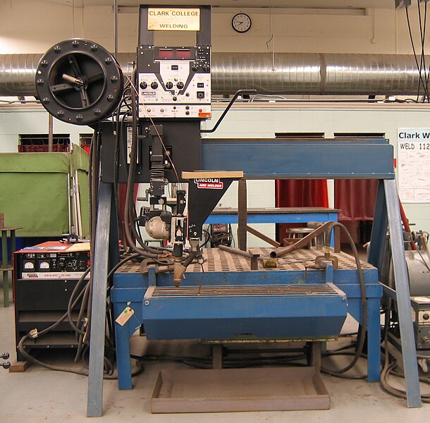 File:Submerged arc welder.lincoln.triddle.jpg