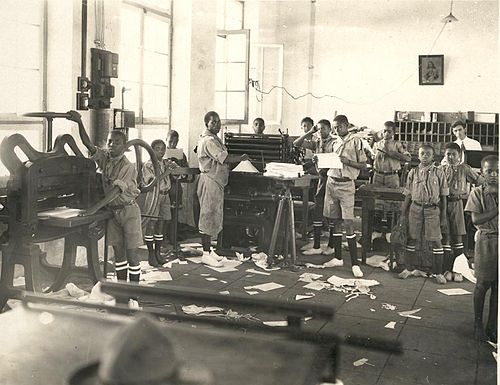 Portuguese language printing and typesetting class, 1930