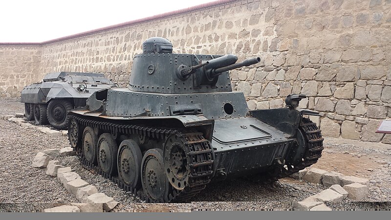 File:Tanko M4A3 Sherman en la fortikaĵo Real Felipe (Kajao, Peruo).jpg