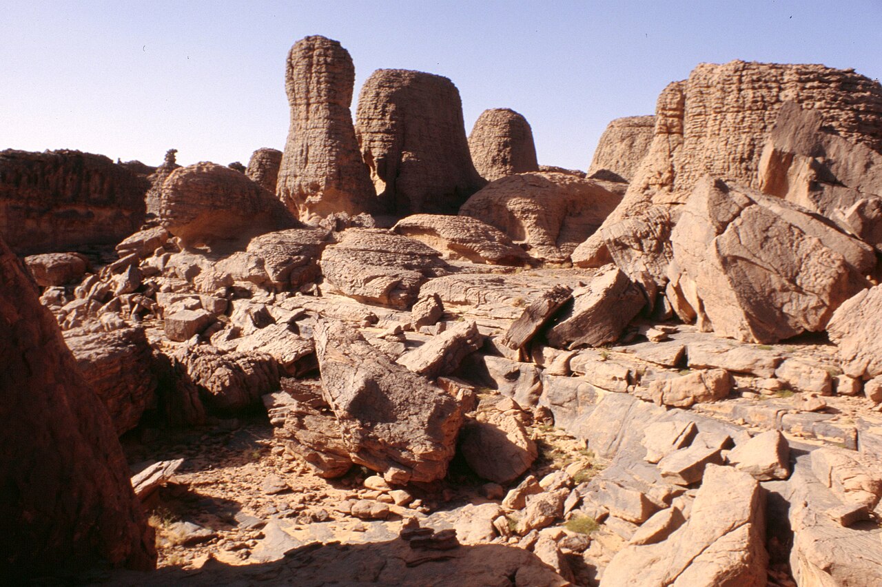 File Tassili Rocks Jpg Wikimedia Commons