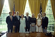 De Ford-familie in het Oval Office.jpg