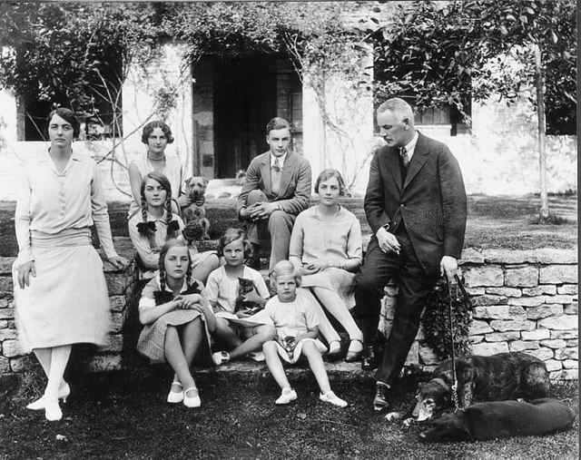 The Mitford family in 1928; Front row, from left to right, the mother Sydney Bowles, the daughters Unity, Jessica and Deborah, the father David Freema