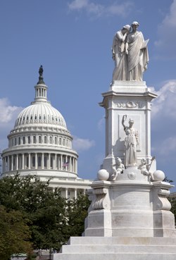 El Monumento a la Paz ubicado en Peace Circle en los terrenos del Capitolio de los EE. UU., First St.  y Pennsylvania Ave., Washington, DC LCCN2010641995.tif