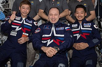 The_Soyuz_MS-20_crew_%28cropped%29.jpg