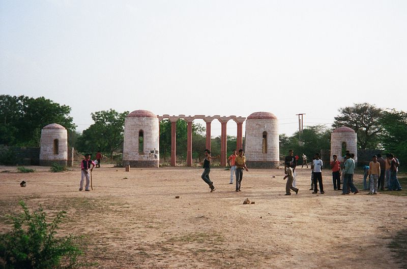 File:The towers built at the entrance to the Sultan Garhi.JPG