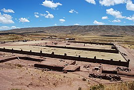 Tiwanaku - chrám Templo de Kalasasaya - panoramio.jpg