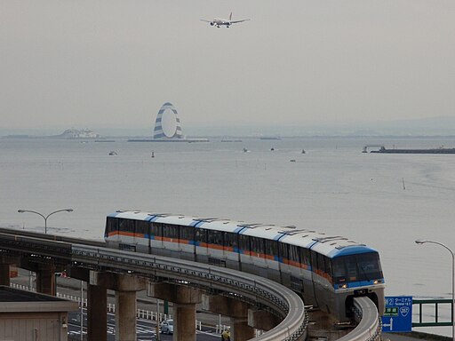 TokyoMonorail 1000 and JAL B777-246 20101212