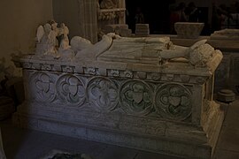 Gisant et tombeau de l'Abbaye Saint-Pierre de Baume-les-Messieurs