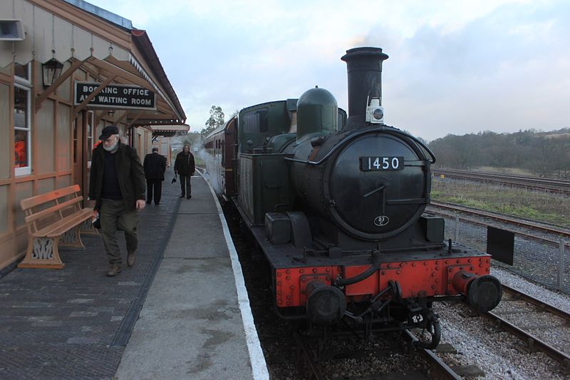 File:Totnes - 1450 autotrain.JPG