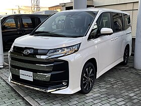 トヨタ・ノア - Wikipedia