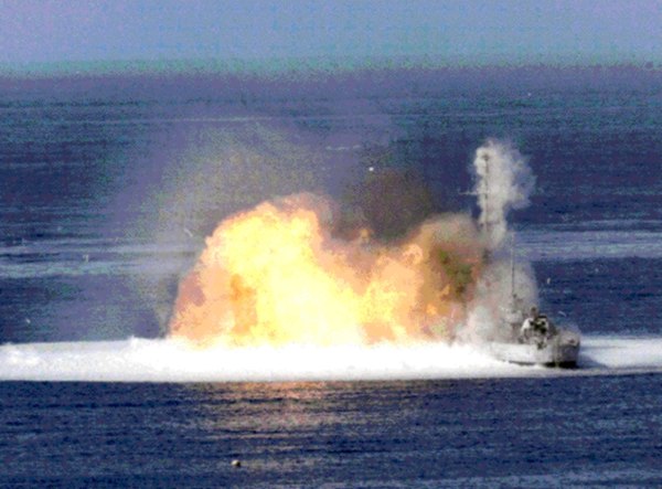 600px-USS_McNulty_(DDE-581)_sunk_as_targ