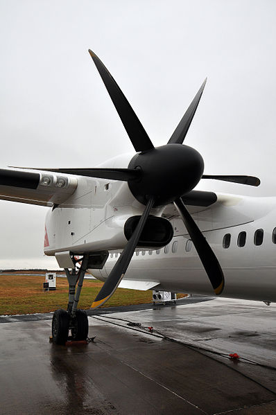File:VH-LQK Bombardier Dash 8-Q402 QantasLink (Sunstate Airlines) (11423192615).jpg