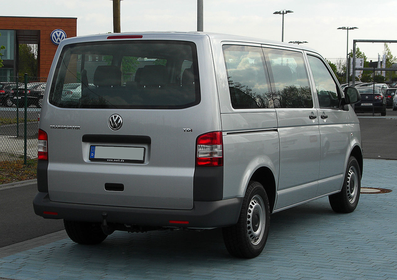 File:VW Multivan 2.0 TDI Comfortline Team (T5, Facelift) – Frontansicht, 7.  April 2011, Velbert.jpg - Wikimedia Commons