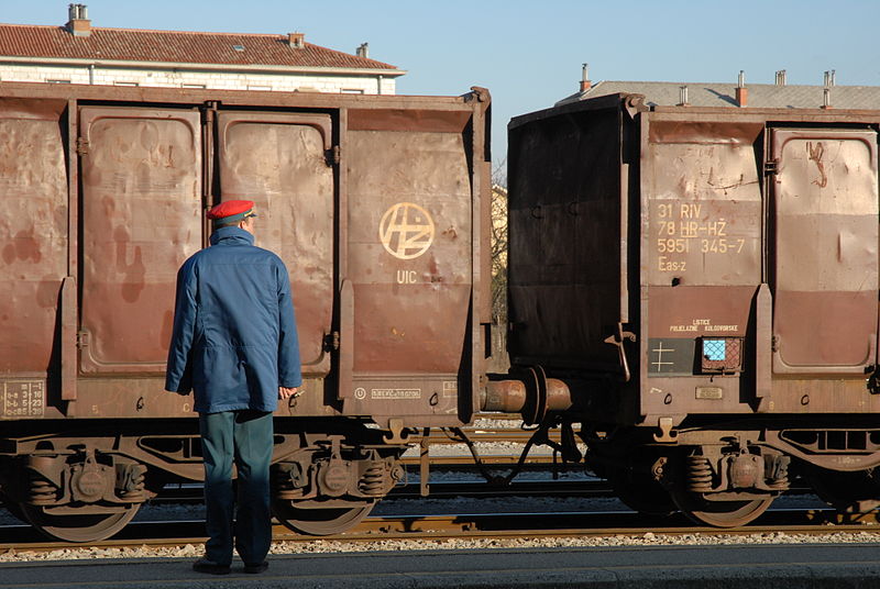 File:Vagoni della FS D 345 1003 alla stazione di Nova Gorica (3384898575).jpg