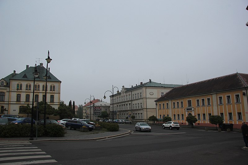 File:Varnsdorf-namesti benes 8602.JPG