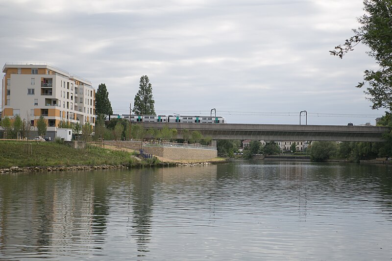 File:Viaduc de Neuilly-Plaisance - 2017-07-15 - IMG 0207.jpg