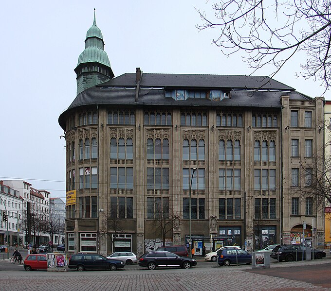 File:Warenhaus am Weinberg01.jpg