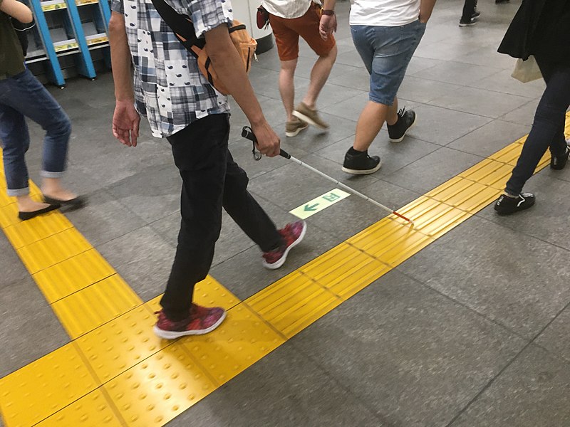 File:White cane in Tokyo area - Aug 31 2019.jpeg