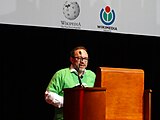 English: Jimmy Wales at closing ceremony