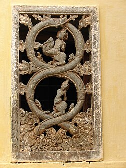 Punim artistik i dritares në një nga faltoret e kompleksit tempullor Kalleshvara.
