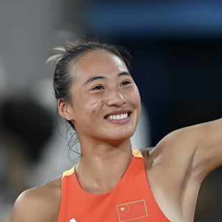 <span class="mw-page-title-main">Zheng Qinwen</span> Chinese tennis player (born 2002)