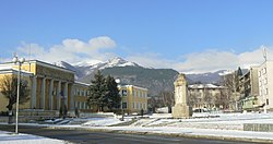 Златица-central-square.jpg