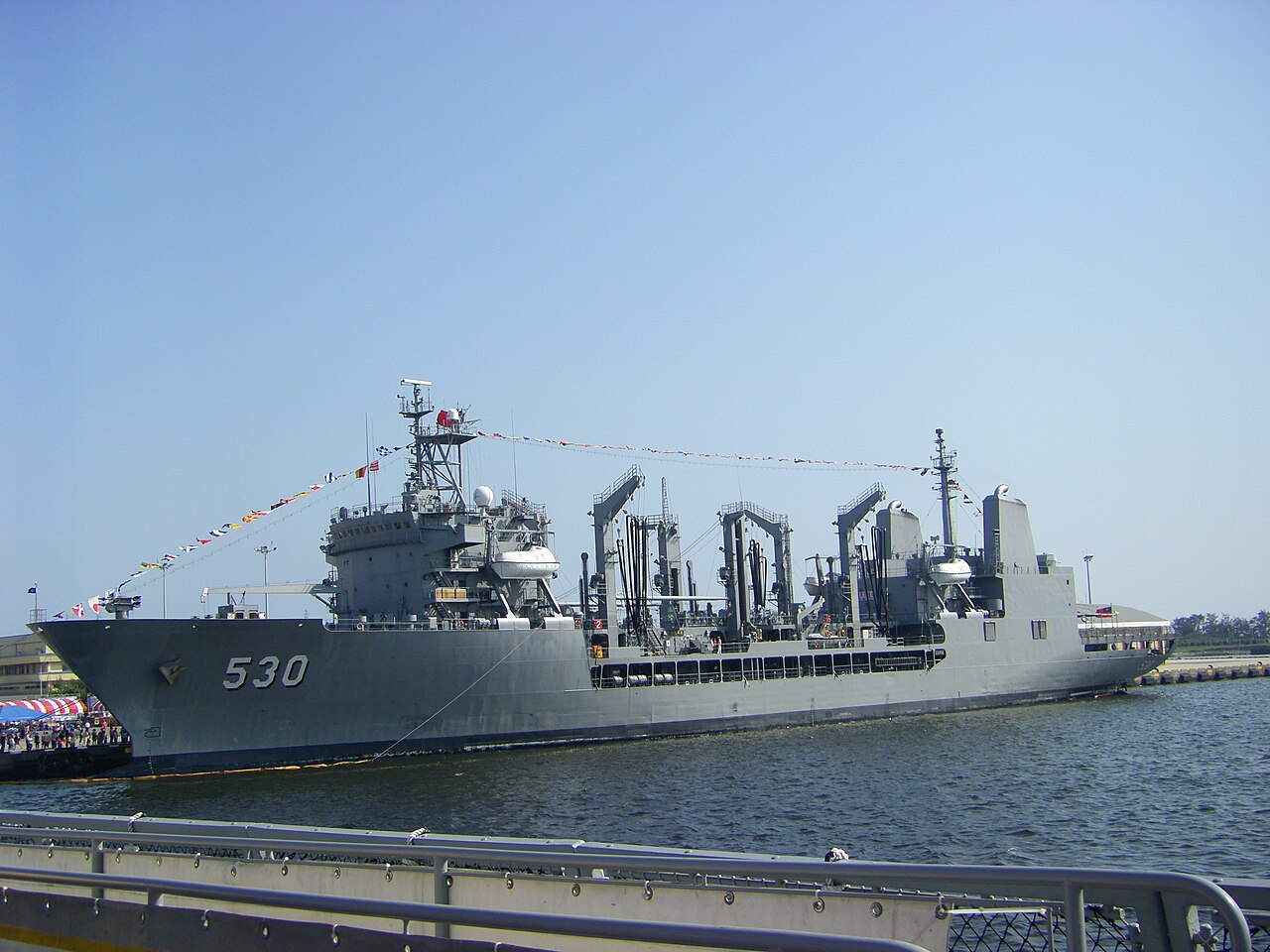 File:敦睦遠航訓練支隊武夷軍艦20100516.jpg - 維基百科，自由的百科全書