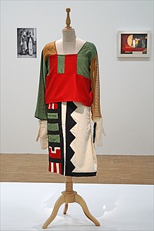 Hopi Kostüm von Sophie Taeuber-Arp, Centre Georges-Pompidou, Paris