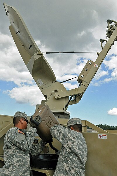 File:'Vanguards' test battle command systems’ communication in virtual full-spectrum operation 120417-A-RV385-610.jpg