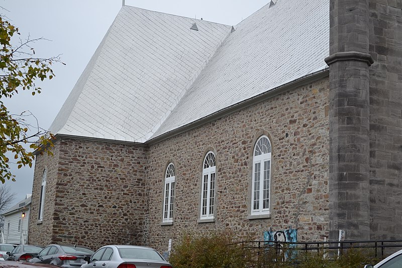 File:Église Saint-Michel de Vaudreuil - 02.1.jpg