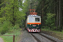 ClassD Class 100, vijezd z lesa za zastávkou Bežerovice.jpg