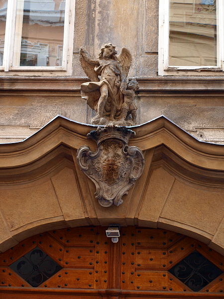 File:Čejkovský palác pavlač 11.JPG