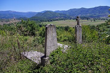 Дел од селските гробишта