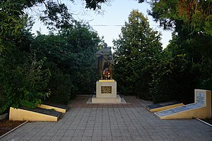 Група братських могил та пам’ятник воїнам-односельцям