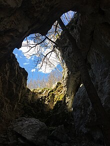 Проходна пещера - село Липница