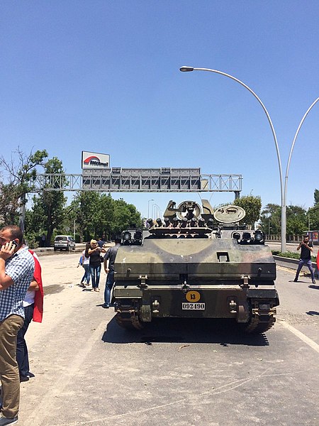 File:15 July 2016 coup attempt tanks-Ulus.jpg