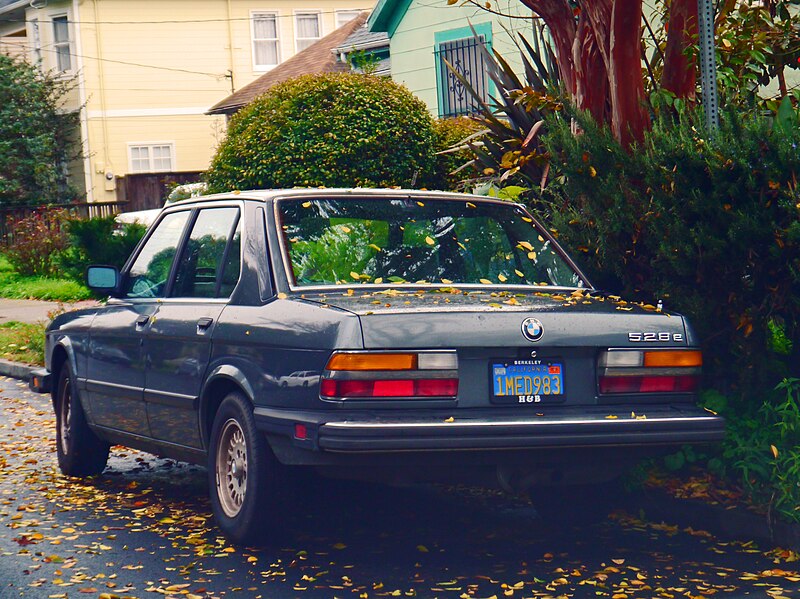 File:1985 BMW 528e, USA (8745353382).jpg