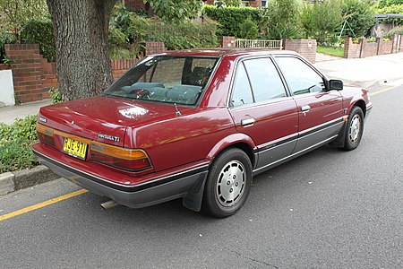 1990 Nissan Pintara (U12) Ti sedan (24349971401).jpg