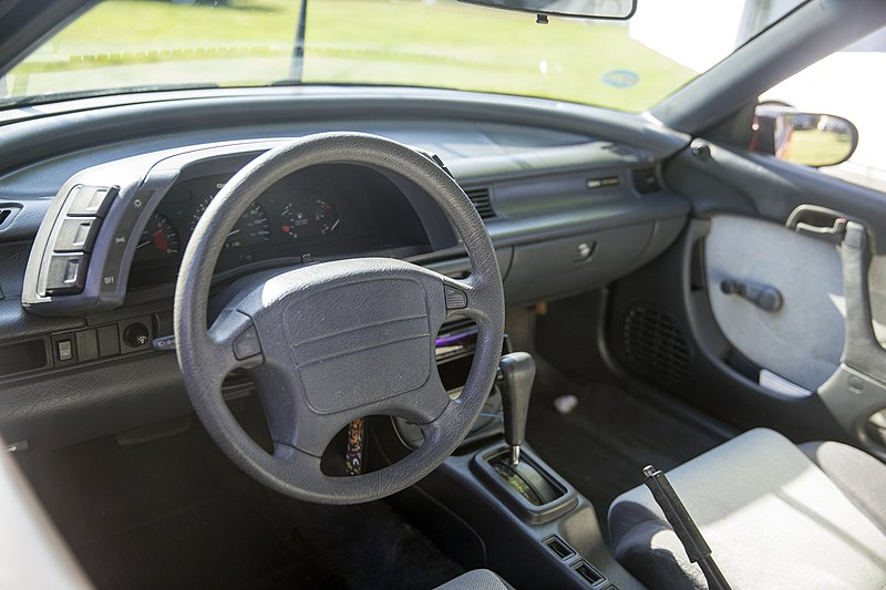 File:1991 Geo Storm Wagonback, dashboard (Greenwich 2022).jpg