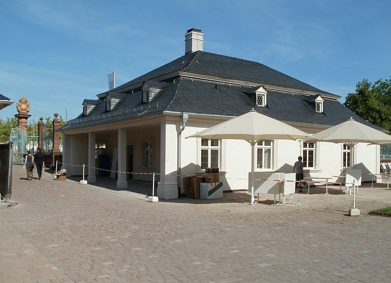 File:20110529Schloss Schwetzingen1.jpg