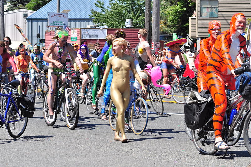 File:2015 Fremont Solstice cyclists 462.jpg