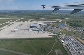 Flughafen Budapest Liszt Ferenc: Lage und Verkehrsanbindung, Geschichte, Infrastruktur