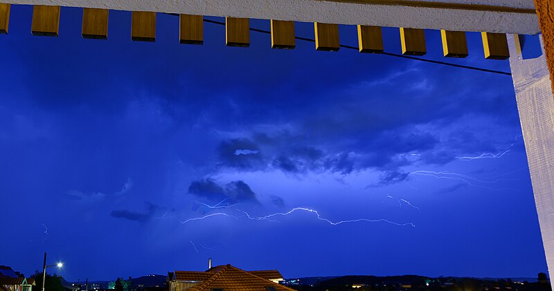 Orage, vu de Belfort, le 12 juillet 2023 800px-2023-07-12_00-24-23_orage-Belfort