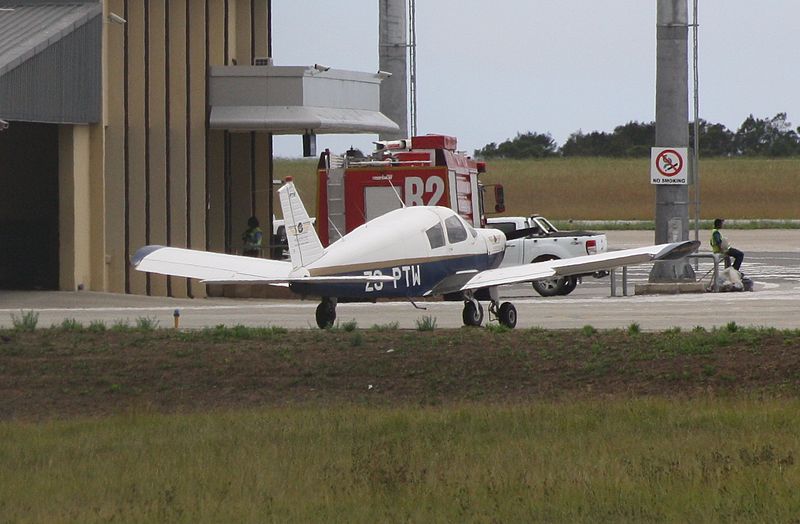 File:43 Air School Piper PA-28-140 ZS-PTW (16447465557).jpg