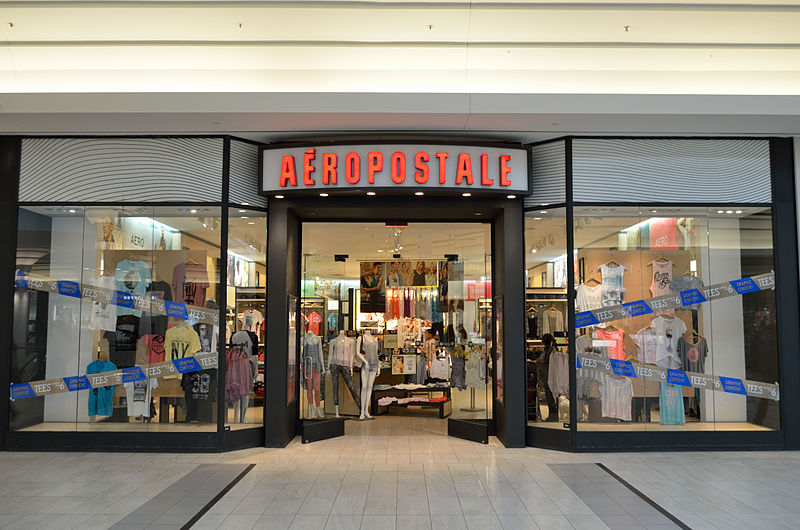 Jacqueline launches mumbai's first Aéropostale store