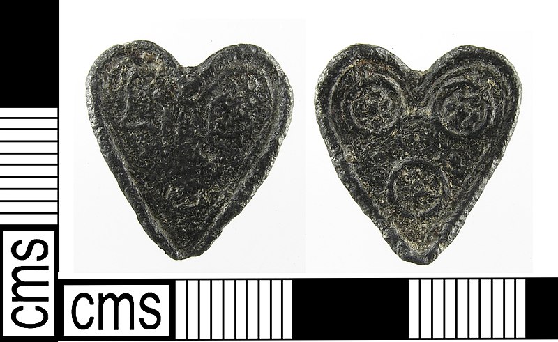 File:A Post Medieval cast lead alloy heart-shaped token, 17th century (FindID 285299).jpg