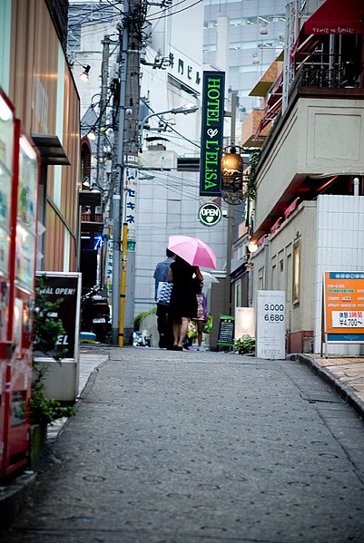 File:A pink umbrella (2607261961).jpg