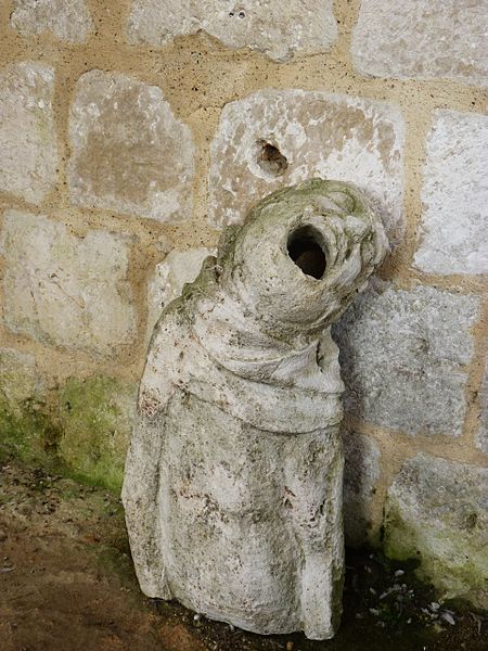 File:Abbaye de Jumièges, dans les jardins.JPG